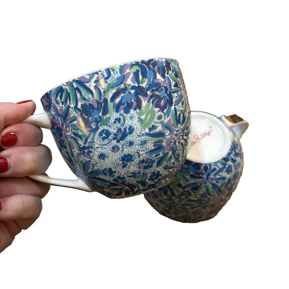 Lilly Pulitzer Set of 2 Ceramic 12 oz Coffee Tea Cups Blue Floral Lion Gold Trim - Picture 6 of 9